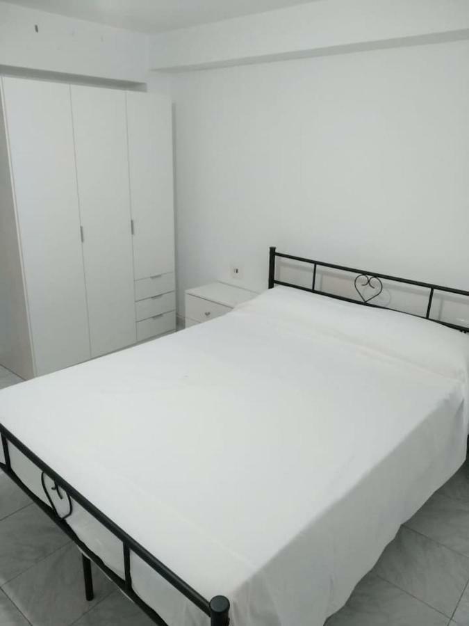 Apartamento En Plaza Mayor Рибадавия Экстерьер фото
